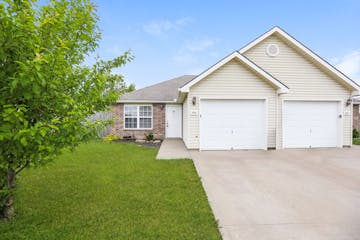 205 Palmer Ct Pleasant Hill, MO 64080